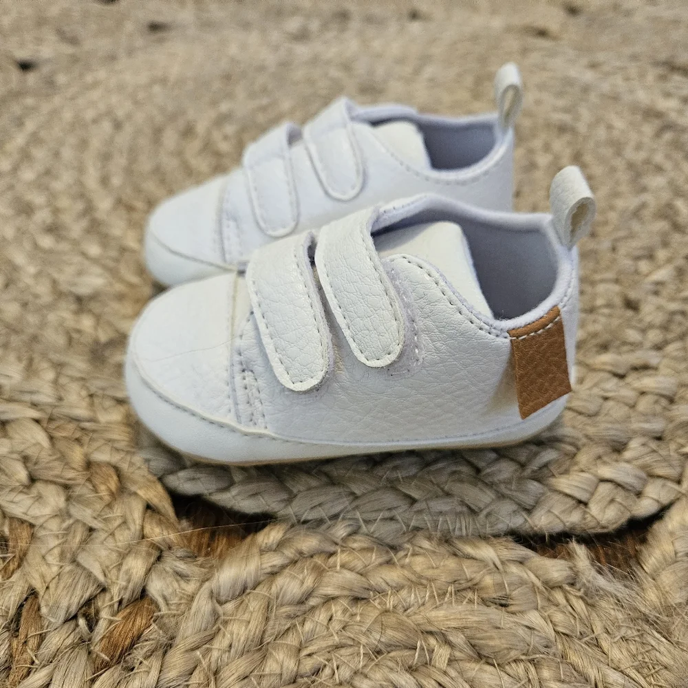 Stylish Kids Shoes Set - White and Brown 3 Pair Size 2 Infant (11)